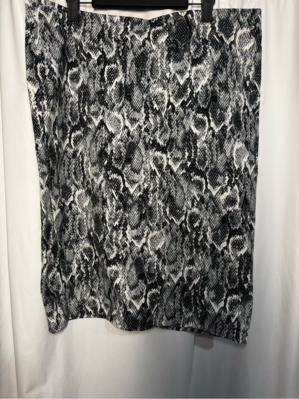 Jules & Leopold Black and White Snake Print Pencil Skirt